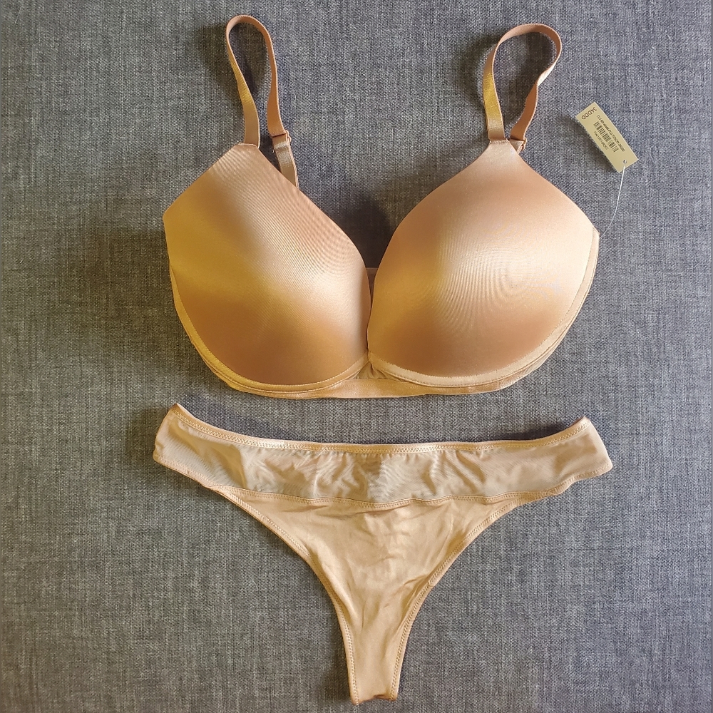 Adore Me Pushup Bra & Thong Set (34DDD & Medium)